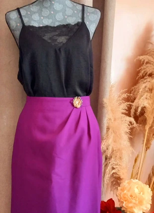 Jupe taille haute violette avec broche - T42/XL, marque: Vintage Chic, état: Très bon état, taille: XL / 42 / 14, 10,00 €, 11,20 € Protection acheteurs incluse