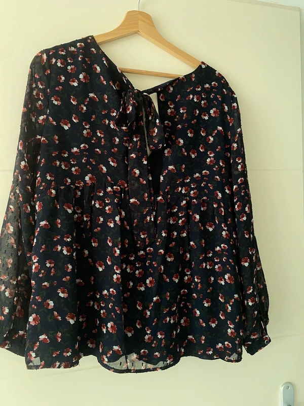 Blouse fleurie décolleté cache-coeur forme péplum La petite étoile - Taille 3 (40) - photo numéro 6
