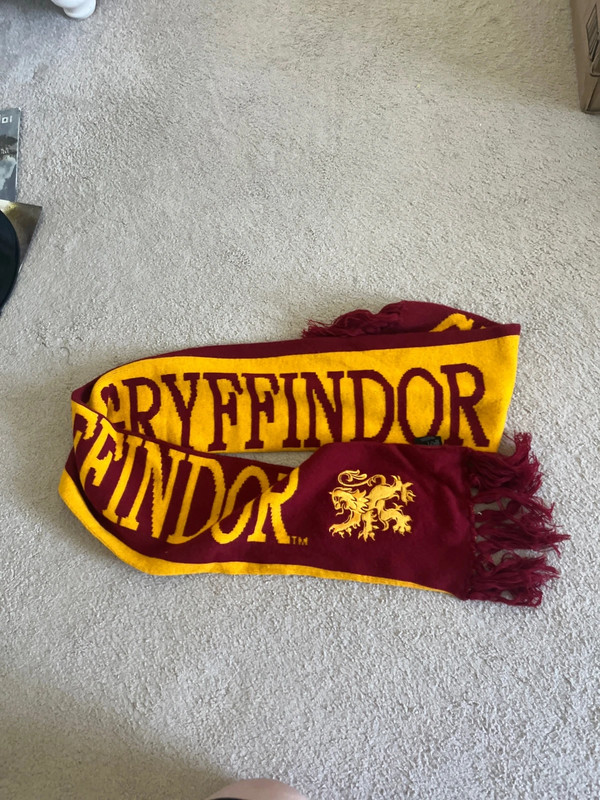 Maroon yellow Gryffindor Harry Potter scarf 1