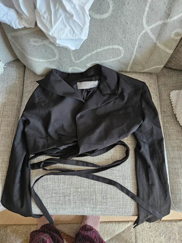 Cropped black blazer