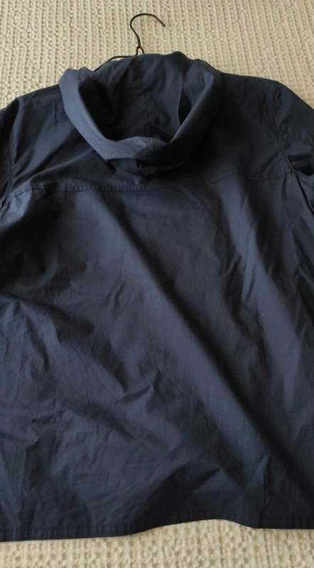 Cazadora ligera canguro hombre zara Vinted