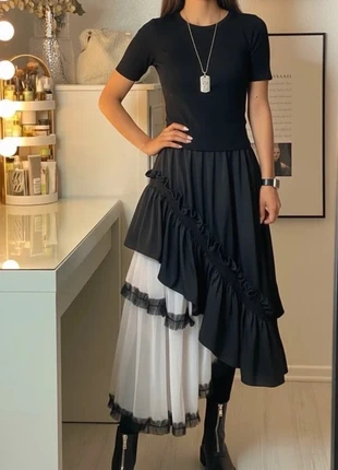 Jupe asymétrique noire & blanche en tulle et coton, volants contrastés. taille M, brand: Vintage Dressing, condition: Very good, size: M / 38 / 10, €62.90, €66.75 includes Buyer Protection Pro