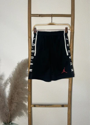Short de sport Air Jordan, brand: Jordan, condition: Very good, size: 12 years / 152 cm, €14.99, €16.44 includes Buyer Protection