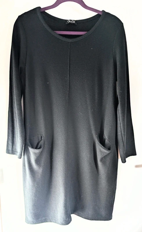 Robe noire à poches