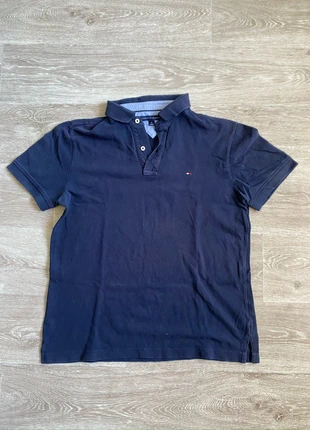 Polo ‘Tommy Hilfiger’ bleu marine, staat: Heel goed, maat: M, € 8,00, € 9,10 inclusief Kopersbescherming