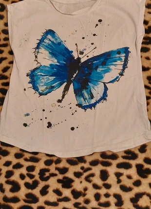 T-shirt , merk: Shein, staat: Goed, maat: 10 jaar / 140 cm, € 1,00, € 1,75 inclusief Kopersbescherming