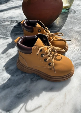 Stylish Kids’ Lace-Up Boots – Size 25 – New, état: Neuf sans étiquette, taille: 25, 15,00 €, 16,45 € Protection acheteurs incluse