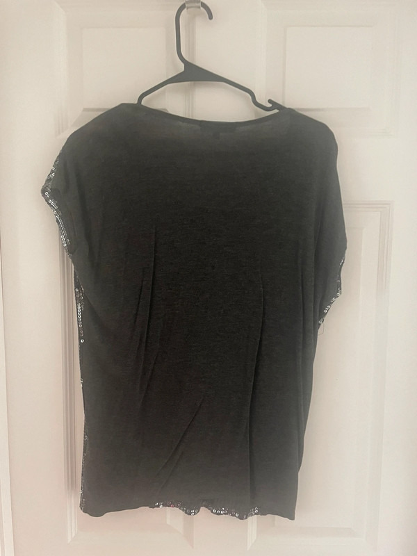 Vivienne by Vivienne Tam Silver Gray Sequined Top, size XS. 5