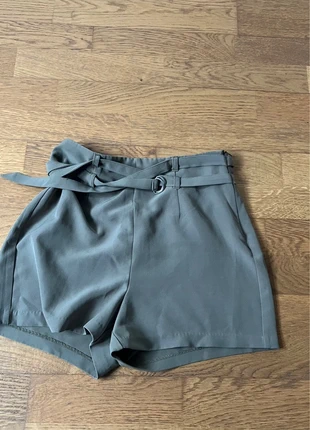 Short kaki, marke: Tally Weijl, zustand: Sehr gut, größe: M / 38 / 10, 4,00 €, 4,90 € inklusive Vinted-Käuferschutz