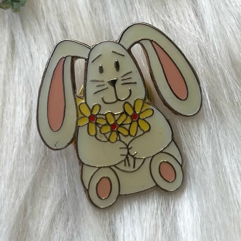 Vintage International Bunny pin 2