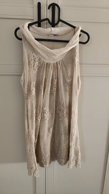 Vestido corto de encaje beige 1