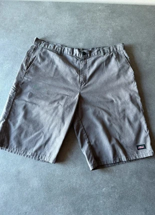Short Dickies gris – taille XL – taches (voir photos), brand: Dickies, condizioni: Buone, taglia: XL, €9.00, €10.15 include la Protezione acquisti