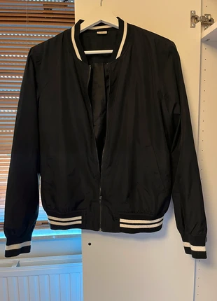 Black simple bomber jacket (brand: Jaqueline de Yong), marque: Jaqueline de Yong, état: Bon état, taille: M / 38 / 10, 5,00 €, 5,95 € Protection acheteurs incluse