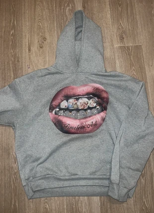 Sweat à capuche gris avec motif artistique 🎨, brand: Timeless, condizioni: Nuovo senza cartellino, taglia: XL, €14.00, €15.40 include la Protezione acquisti