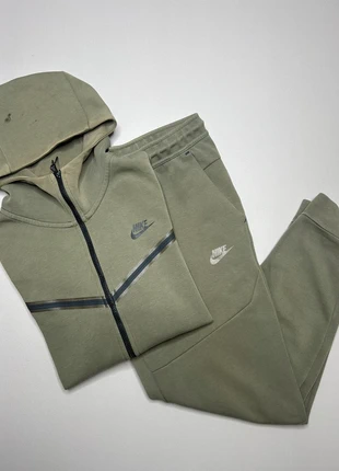 Ensemble Nike tech fleece vert kaki - M, marque: Nike, état: Très bon état, taille: M, 59,00 €, 62,65 € Protection acheteurs (Pro) incluse