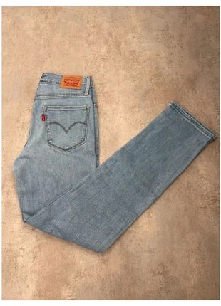 Jean Levis 724 High rise Straight Femme Blue vintage – Taille 34 (W27 L30) JN, marque: Levi's, état: Très bon état, taille: XS / 34 / 6, 22,00 €, 23,80 € Protection acheteurs incluse