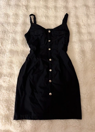 Robe Noire Courte Ajustée – Bretelles et Boutons Métalliques, marque: H&M, état: Neuf sans étiquette, taille: M / 38 / 10, 5,00 €, 5,95 € Protection acheteurs incluse