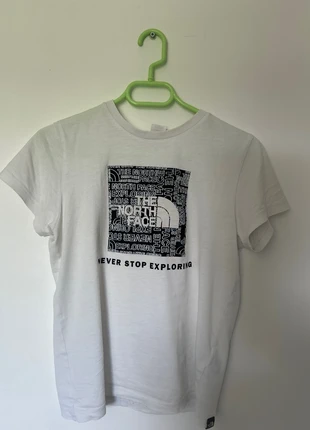 T-shirt thé north face, marque: The North Face, état: Très bon état, taille: 14 ans / 164 cm, 5,00 €, 5,95 € Protection acheteurs incluse