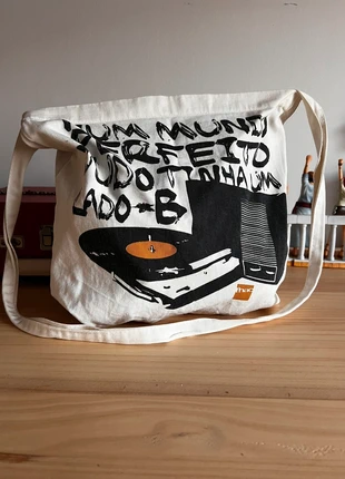 Size B tote bag , brand: FNAC, condizioni: Buone, €3.00, €3.85 include la Protezione acquisti