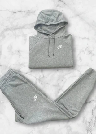 ensemble gris nike taille XS, brand: Nike, condizioni: Ottime, taglia: XS / IT 38 / EU 34, €43.00, €45.85 include la Protezione acquisti
