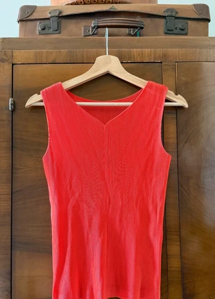 Canotta plissettata Pleats Please di Issey Miyake, taglia 3, merk: Pleats Please Issey Miyake, staat: Heel goed, maat: M / 38 / 10, € 80,00, € 84,70 inclusief Kopersbescherming