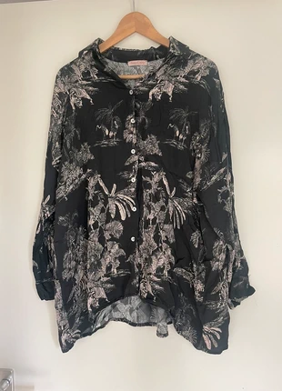 Chemise à motif toile de jouy, marca: Boutique Parisienne, estado: Muito bom, tamanho: Tamanho único, €7.00, €8.05 inclui Proteção do Comprador