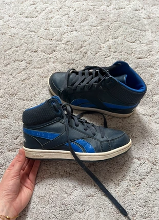 Basket Reebok royal mid bleu marine taille 36, marque: Reebok, état: Très bon état, taille: 36, 5,00 €, 5,95 € Protection acheteurs incluse