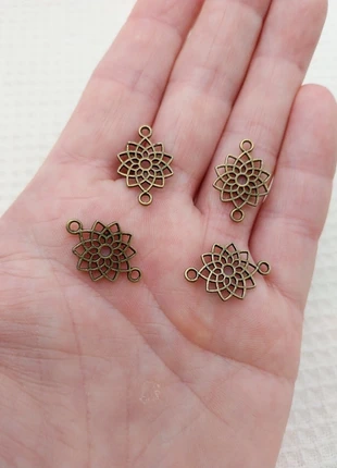 Pendentif connecteur fleur lotus bronze, création bijoux DIY - 4pcs A0857, marque: Création bijoux Syllikan, état: Très bon état, 2,45 €, 3,27 € Protection acheteurs (Pro) incluse
