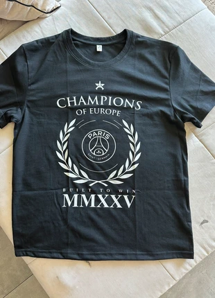 🖤 T-shirt PSG Champions of Europe MMXXV – Édition spéciale, estado: Novo sem etiquetas, tamanho: M / 38 / 10, €23.50, €25.38 inclui Proteção do Comprador