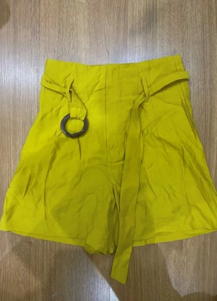 Pantalón tiro alto amarillo, brand: Stradivarius, condizioni: Nuovo senza cartellino, taglia: S / IT 40 / EU 36, €3.50, €4.38 include la Protezione acquisti