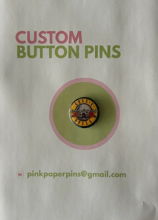 Custom Badge - Guns N’ Roses, marca: Guns N' Roses, estado: Novo com etiquetas, €1.50, €2.28 inclui Proteção do Comprador