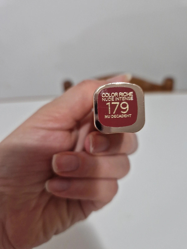 Rossetto L'Oréal Color Riche Nude Intense 179 - Nu Decadent 1