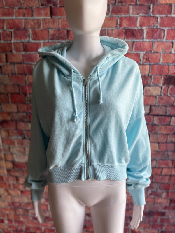 Women’s size medium Hollister hoodie NWT