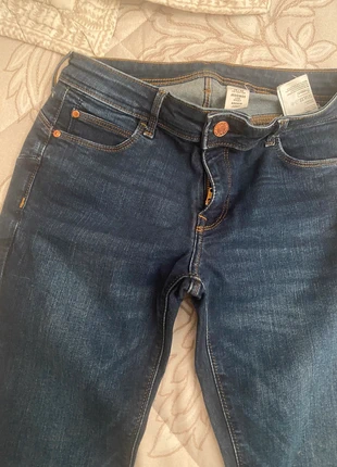 Jeans blu scuro sfumato H&M, marke: H&M, zustand: Neu, größe: XS / 34 / 6, 7,00 €, 8,05 € inklusive Vinted-Käuferschutz