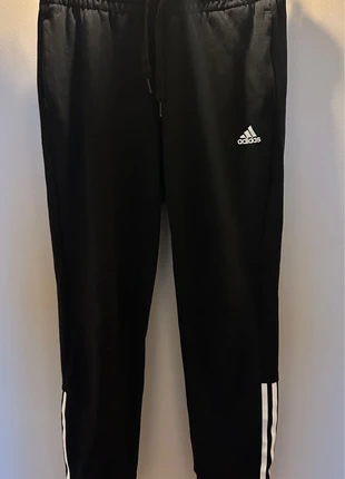 jogging noir adidas , merk: adidas, staat: Heel goed, maat: M / 38 / 10, € 20,00, € 21,70 inclusief Kopersbescherming