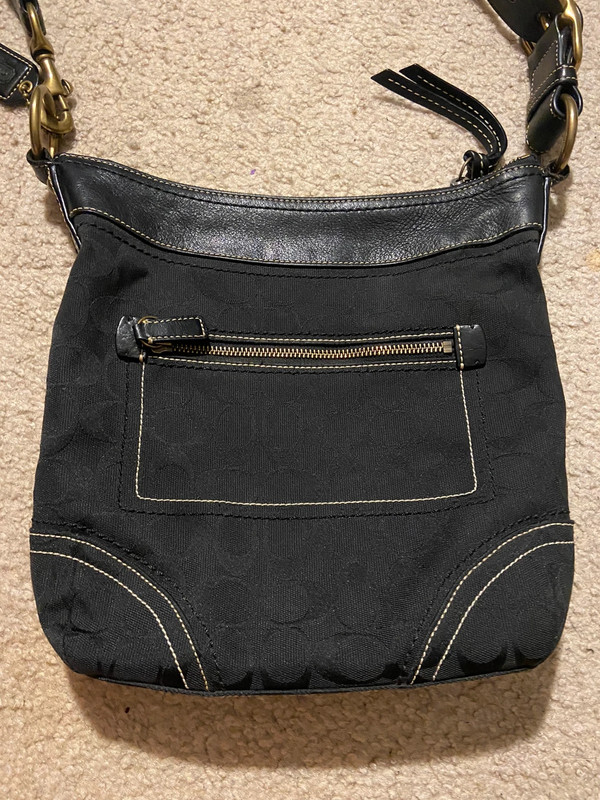 Black crossover coach bag with adjustable straps to make it a shoulder bag!! 4