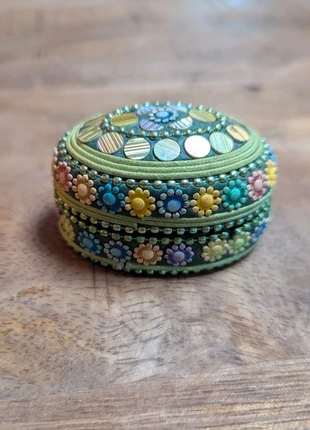 Handmade Beaded Trinket Box – Small Oval Jewelry Box, marque: Inconnu, état: Très bon état, 8,00 €, 9,10 € Protection acheteurs incluse
