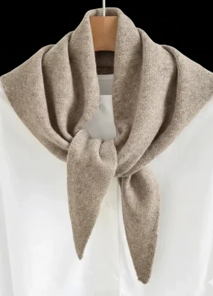 Pañuelo Fular triangular 100% Pura Lana. Color beige / beige marron claro., brand: Lana, condizioni: Nuovo senza cartellino, €31.00, €33.25 include la Protezione acquisti