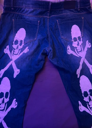 skull design jeans, merk: EMO, staat: Heel goed, maat: XXL, € 10,00, € 11,20 inclusief Kopersbescherming
