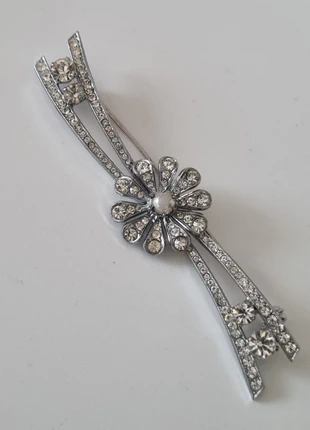 Vintage strassbroche met bloemmotief, merk: Vintage Love, staat: Heel goed, € 5,00, € 5,95 inclusief Kopersbescherming Pro
