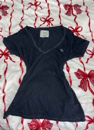 Vintage Abercrombie v neck t shirt, brand: Abercrombie & Fitch, condition: Very good, size: M / UK 12-14, £27.00, £29.05 includes Buyer Protection
