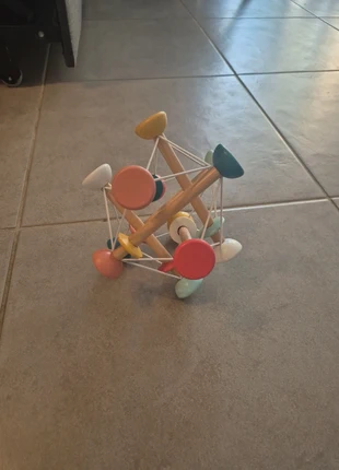 Balle d activitée en bois hochet neuve, marque: Nature & Decouvertes, état: Neuf sans étiquette, 10,00 €, 11,20 € Protection acheteurs incluse