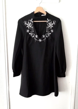 Robe noire brodée, taille 38, marque: Glamorous, état: Neuf sans étiquette, taille: M / 38 / 10, 18,00 €, 19,60 € Protection acheteurs incluse