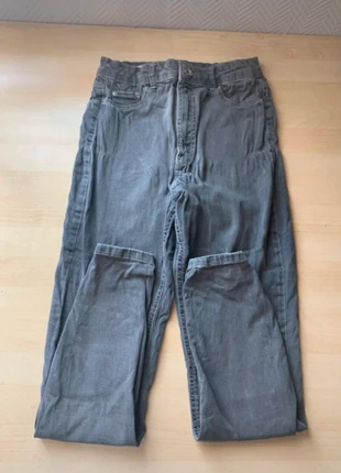 Jean gris basique taille haute Bershka, brand: Bershka, condizioni: Ottime, taglia: L / IT 44 / EU 40, €2.00, €2.80 include la Protezione acquisti