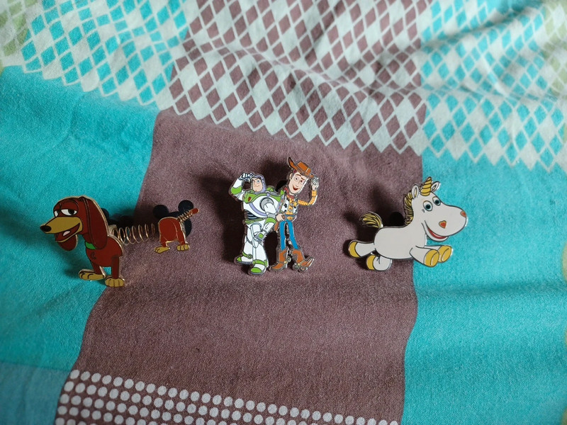 Pin on licorne