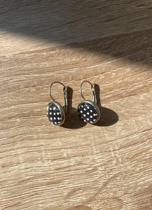 Boucles d’oreilles à pois blancs sur fond noir, état: Bon état, 2,50 €, 3,33 € Protection acheteurs incluse