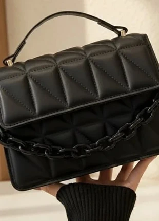 Sac Matelassé Noir avec Chaîne Épaisse – Élégance Moderne, zustand: Sehr gut, 24,00 €, 25,90 € inklusive Vinted-Käuferschutz