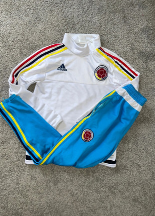 Ensemble survêtement foot Colombie rare bleu et blanc taille S homme, marke: adidas, zustand: Sehr gut, größe: S, 35,00 €, 37,45 € inklusive Vinted-Käuferschutz