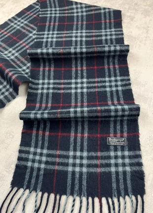 Écharpe Burberry bleu foncé à rayures bleu et rouge old money, marke: Burberry, zustand: Sehr gut, 24,90 €, 26,85 € beinhaltet Vinted-Käuferschutz Pro