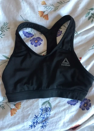 Sporttop Reebok, marke: Reebok, zustand: Sehr gut, größe: 60A & AA, 3,50 €, 4,38 € inklusive Vinted-Käuferschutz